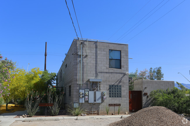 Building Photo - Smart Lofts Mountain and Glenn