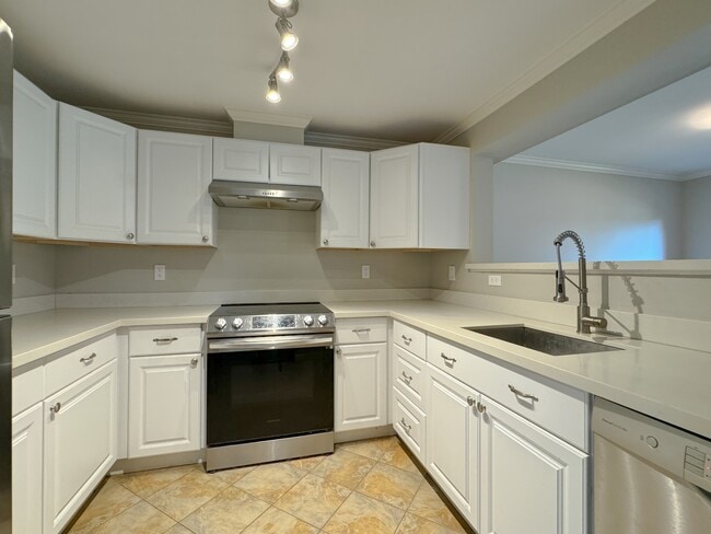 Building Photo - 9910 NE 137th St