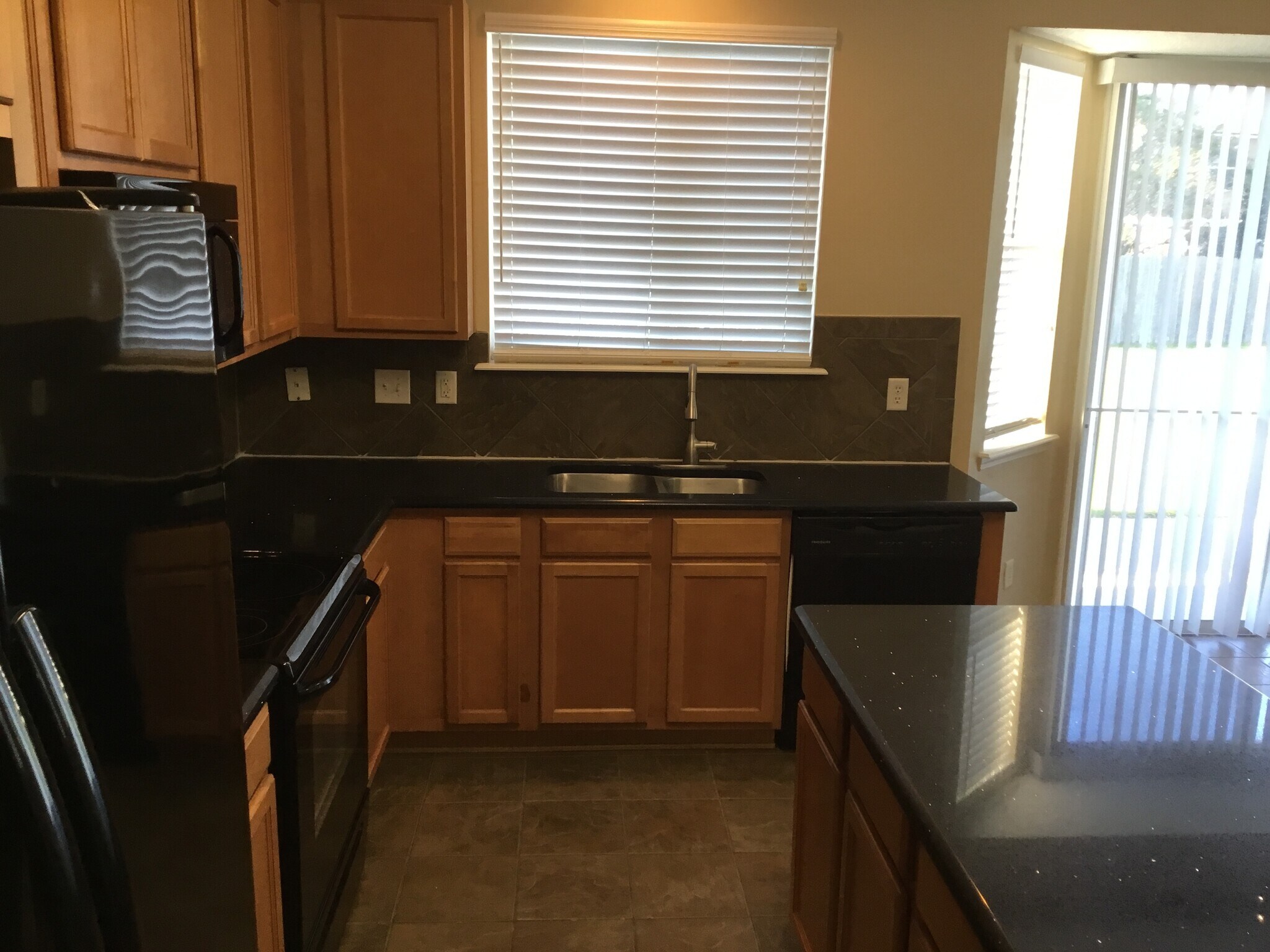 Building Photo - 75368 Ravenwood Dr