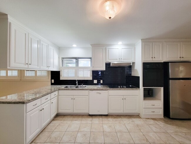 Building Photo - Charming Willowbrook Three-Bedroom Home!