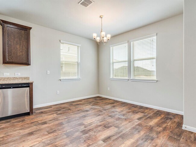 Building Photo - 398 Wapiti Rd