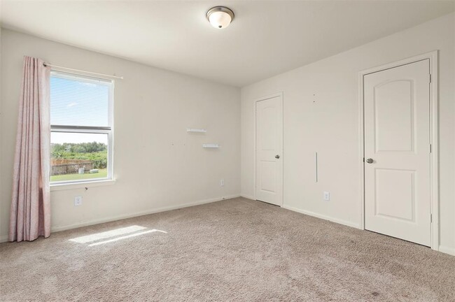 Building Photo - 5546 Rainbow Rd.