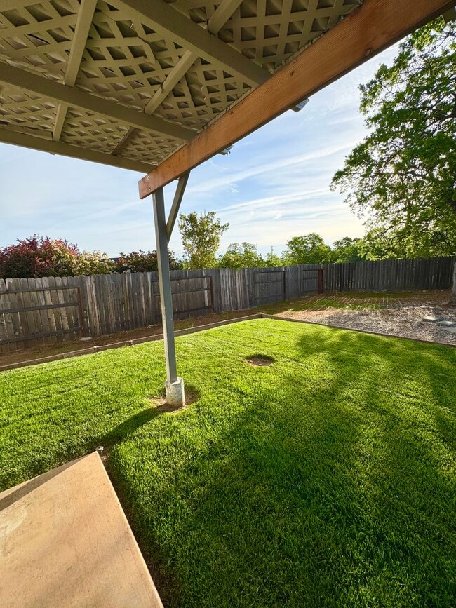 Building Photo - Lovely Home in Cottonwood!! (Lake California/Privately Gated Community)