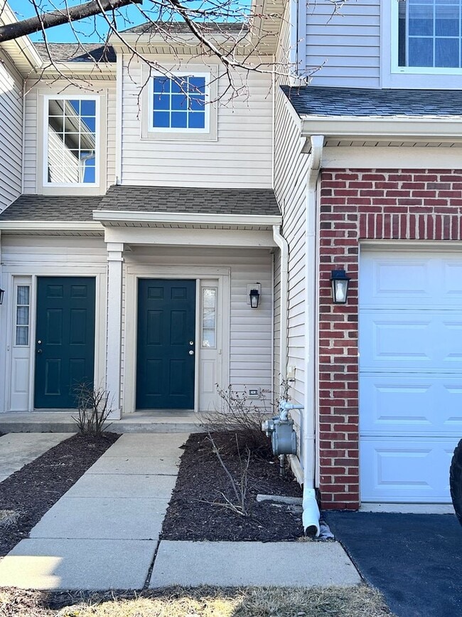 Building Photo - Beautiful 3-Bedroom, 2.5-Bath Townhome