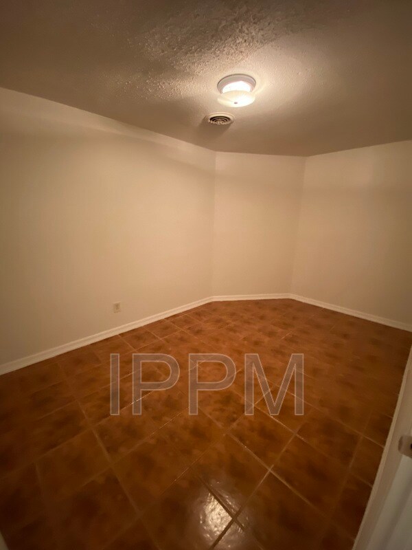 Building Photo - 1500 Palm Valley Dr W