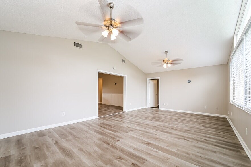 Building Photo - 8410 Spicewood Dr