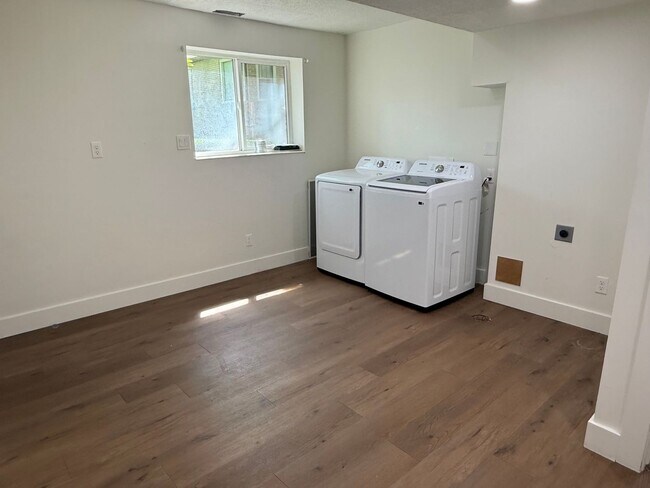 Building Photo - 54 W Clearfield triplex