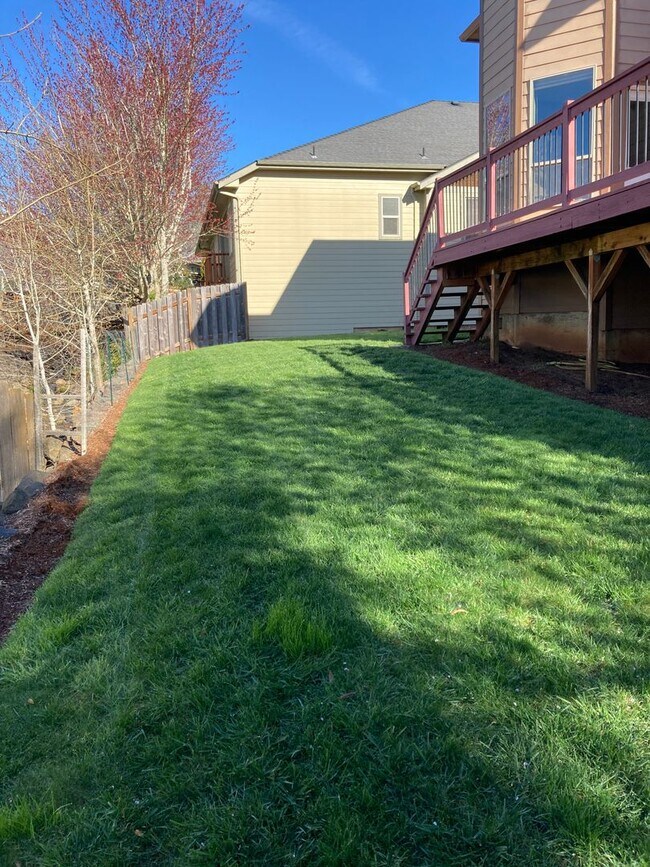 Building Photo - West Meadows Estate 2-Story Home in Salem