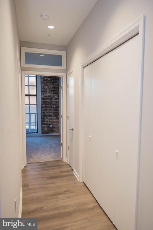 Building Photo - 218 W Main St