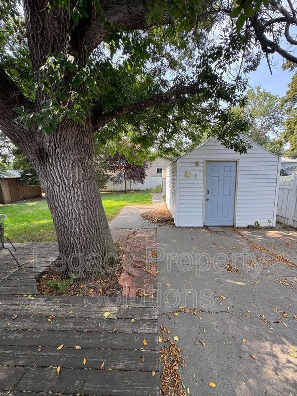 Building Photo - 2106 Assumption Dr