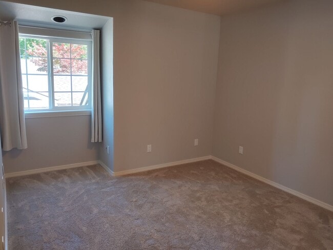 Building Photo - Executive Four Bedroom Home in Post Falls