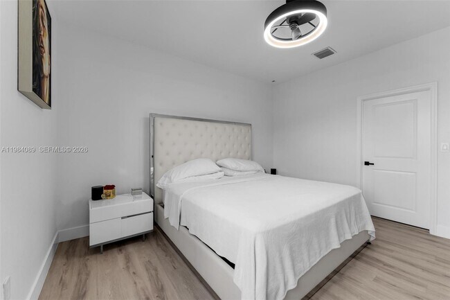 Building Photo - 617 SW 11th St