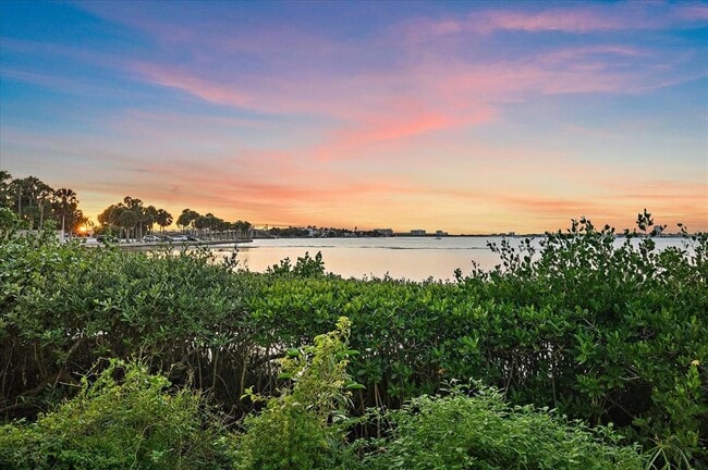 Building Photo - 3348 Old Oak Dr