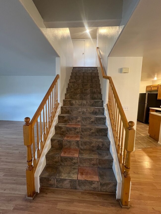 Building Photo - 3 bedrom 2.5 bath Gated Community Townhome with community  Pool, Spa & Private Garage
