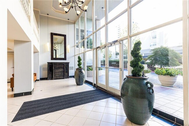 Building Photo - 2479 Peachtree Rd NE