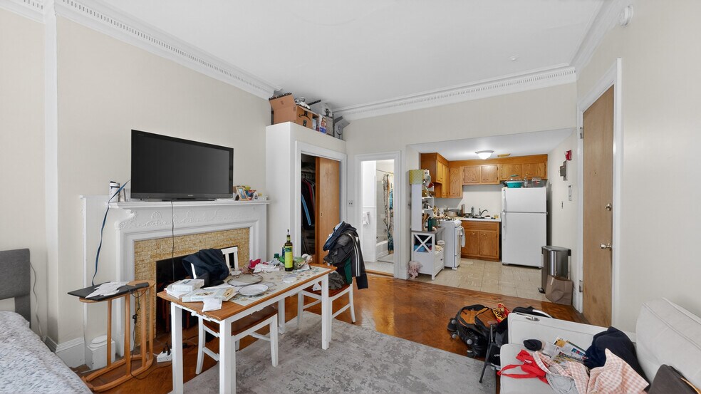 Building Photo - 1069 Beacon St