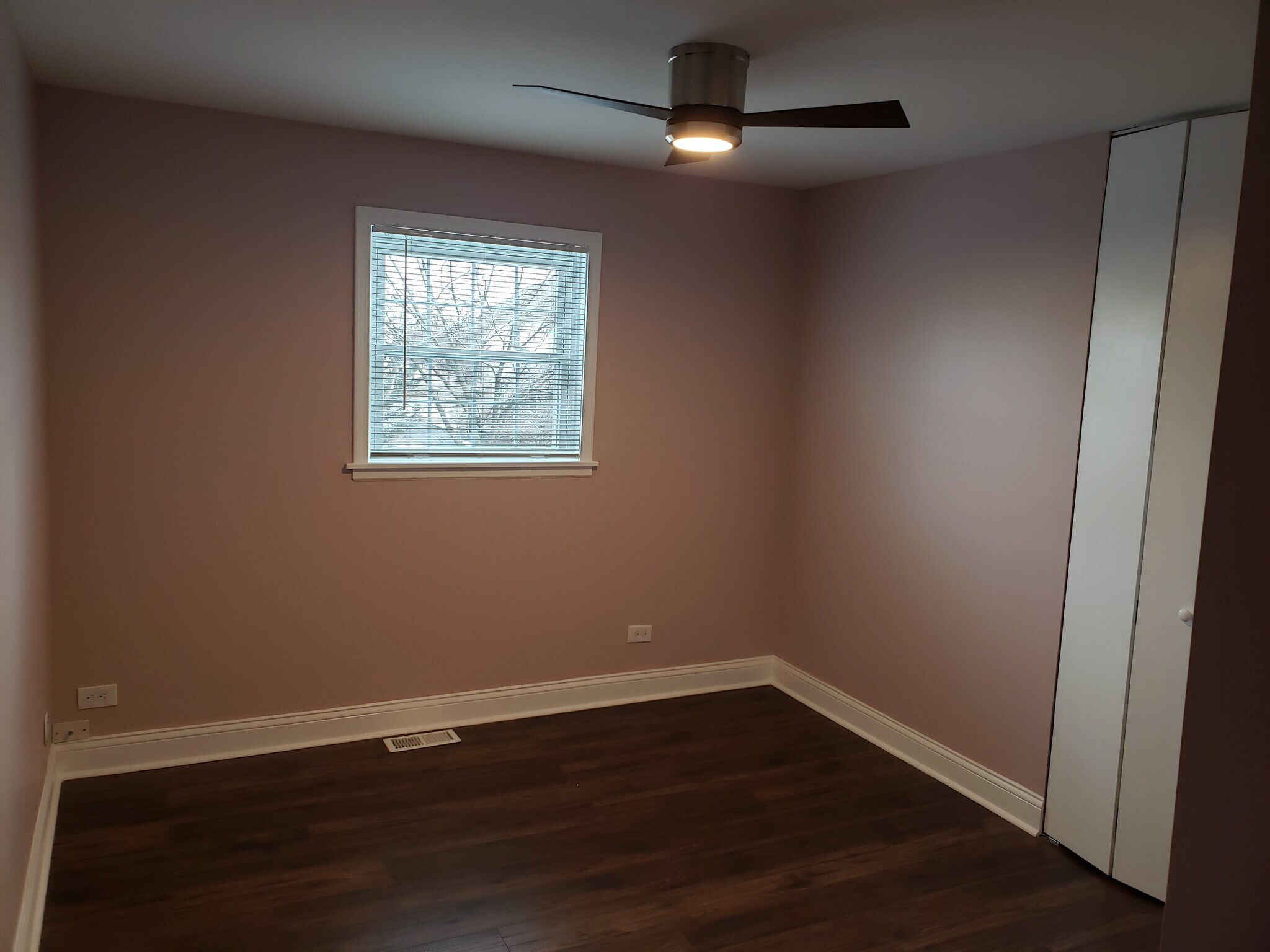 Building Photo - 2142 Rugen Rd