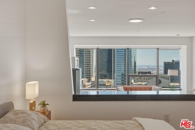 Building Photo - 1100 Wilshire Blvd