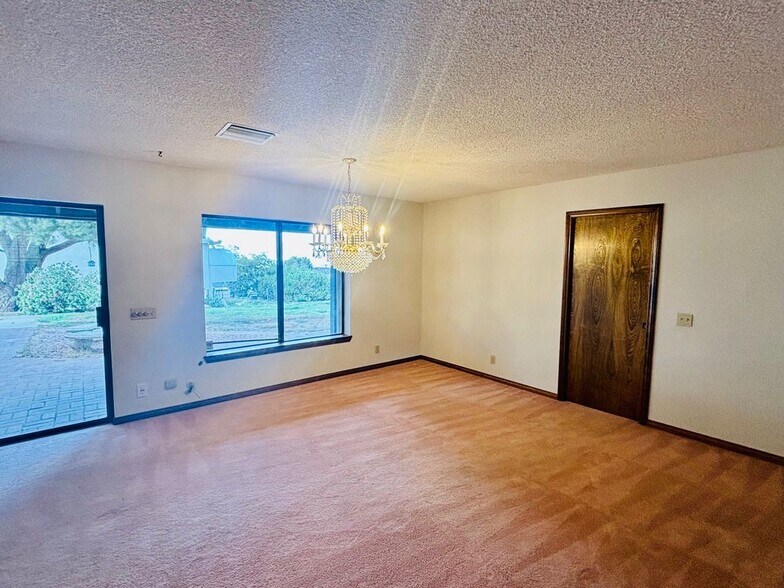 Building Photo - 527 Westlake Dr