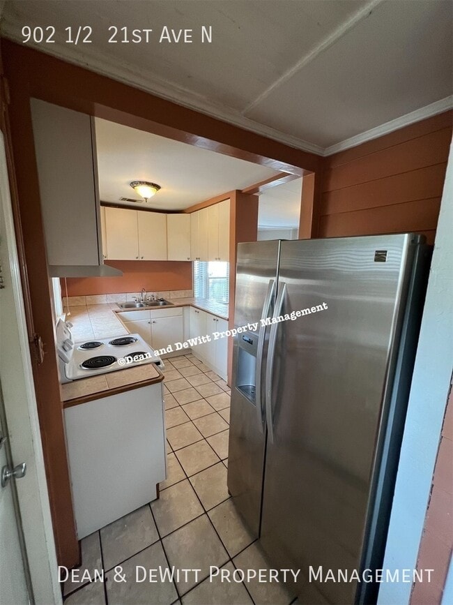 Building Photo - 902 1/2  21st Ave N-