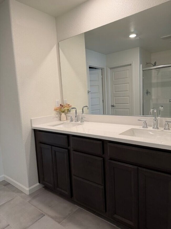 Building Photo - Newer 4 Bed / 2.5 Bath Home in Spring Lake | Owned Solar | Prime Location