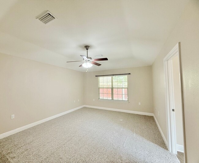 Building Photo - 3 Bed/2 Bath All-Brick Home