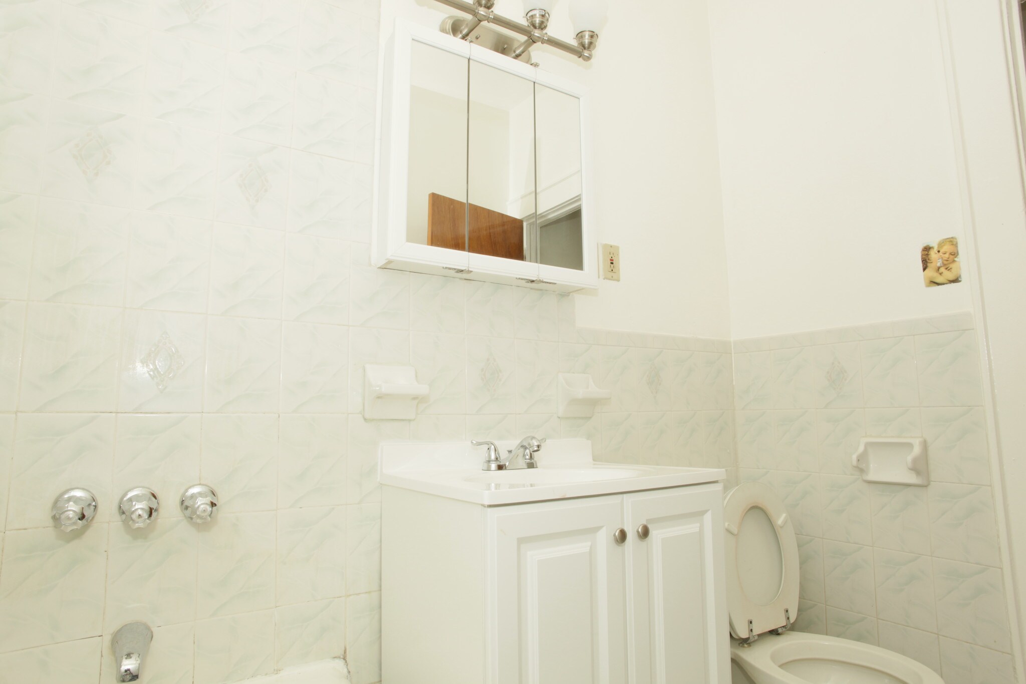 Building Photo - 138 Vermont Ave