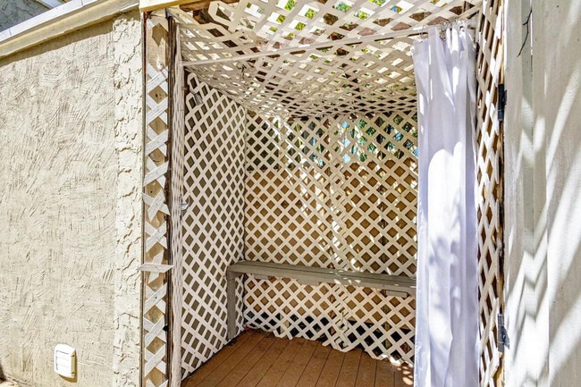 Building Photo - 2800 Broadway