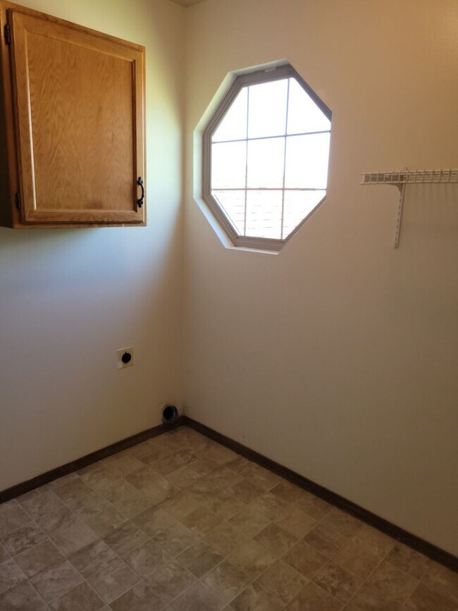 Building Photo - 8155 Tulip Tree Ct