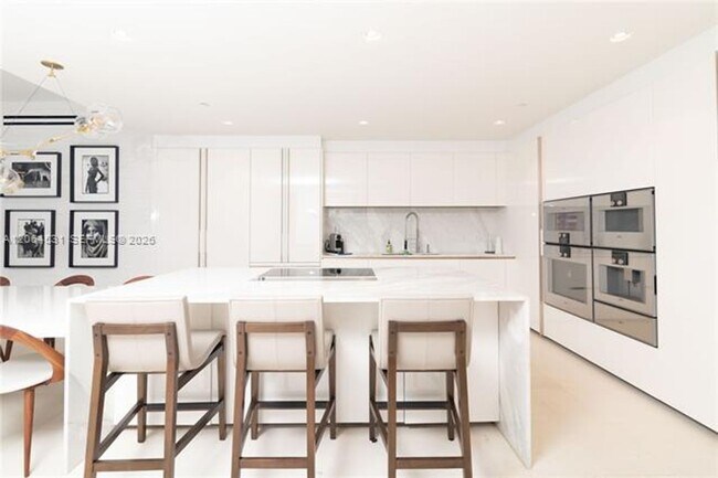 Building Photo - 10201 Collins Ave