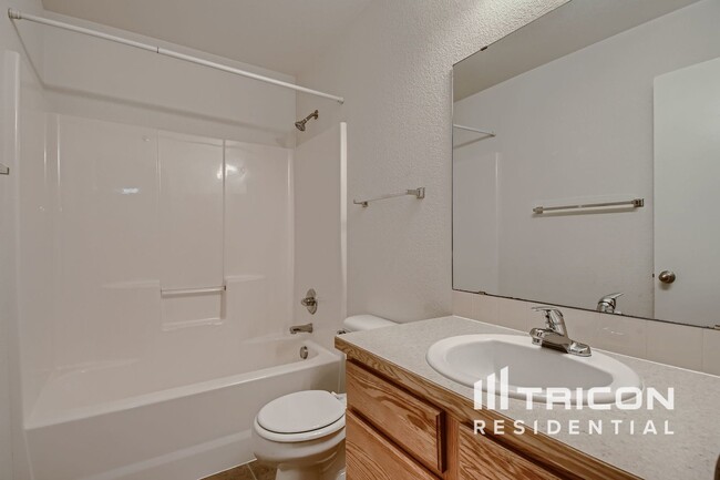 Building Photo - 305 Disc Ln
