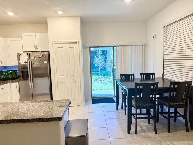 Building Photo - Bryant Square 2/2.5 1 car garage