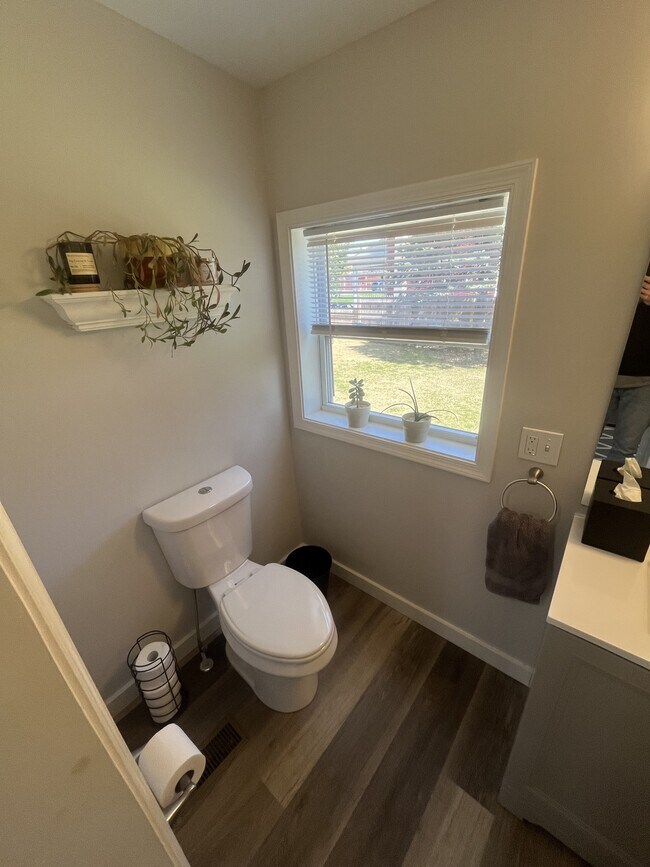 Building Photo - 220 E Liberty St