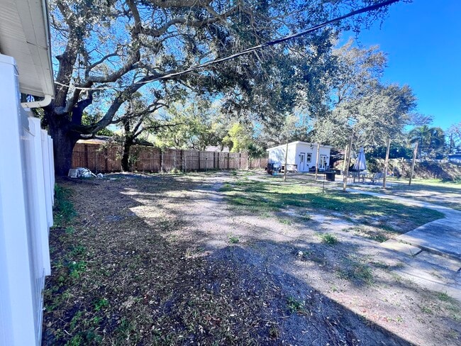 Building Photo - 4724 W Tambay Ave