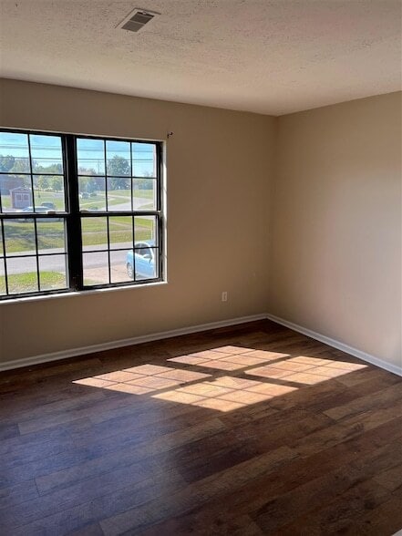Building Photo - 1014A Windview Pl