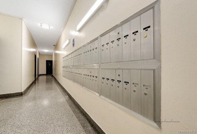 Building Photo - 102-55 67th Dr