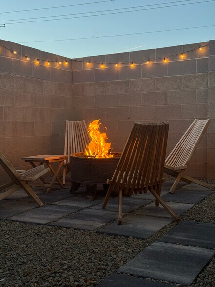 Building Photo - 652 Vancouver Rd SE