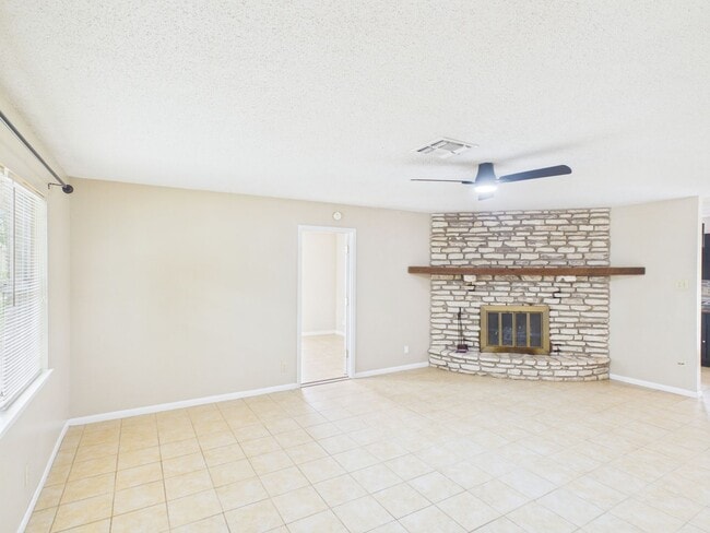 Building Photo - Room to Live, Room to Relax – Spacious 3-Bedroom Home