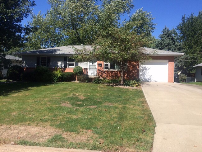 Primary Photo - 3 bedroom, 1 bath, There is a whole lot of...