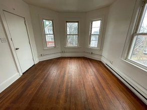 Building Photo - 54 Crown St