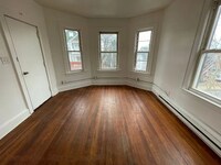 Building Photo - 54 Crown St