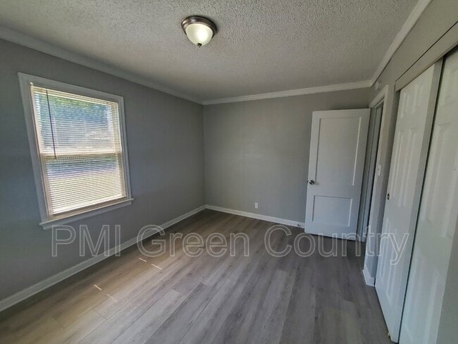 Building Photo - 2125 E Seminole St