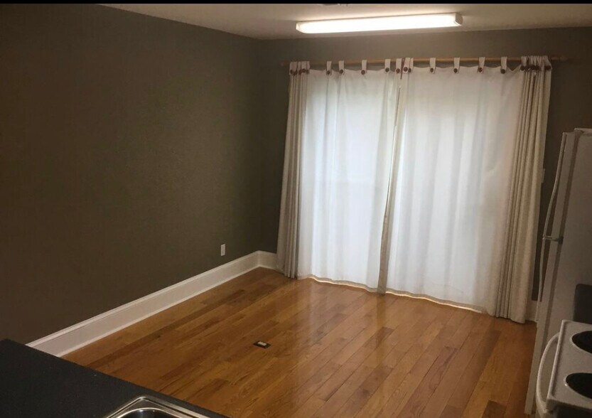 Back door - 2020 Glennfield Ln