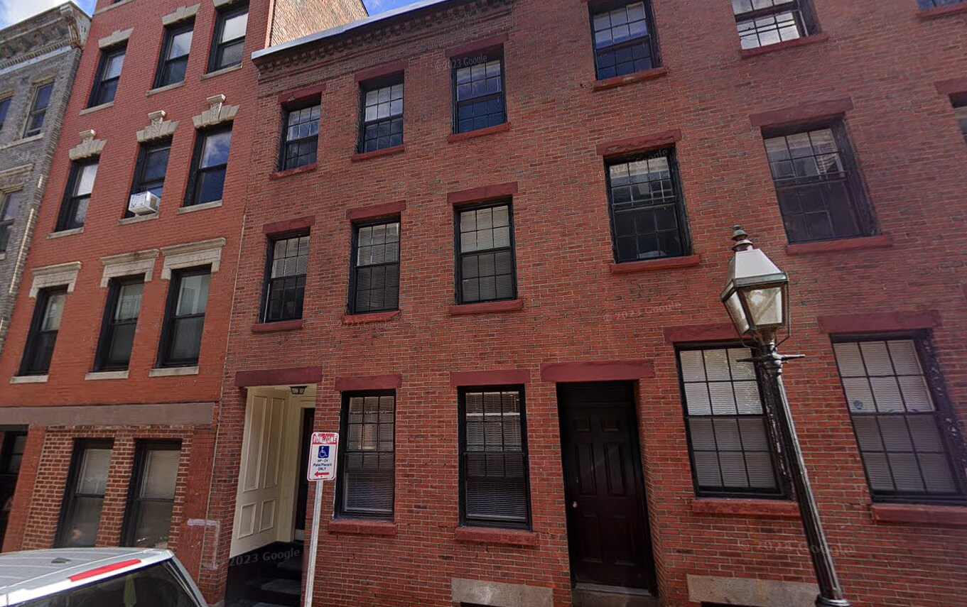 Building Photo - 61 Joy St