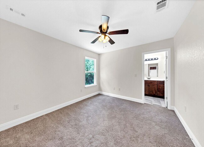 Building Photo - MOVE IN SPECIAL 1/2 off 1st months rent!!!!