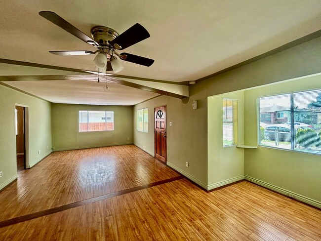 Building Photo - Beautiful 3 Bed Home For Rent!