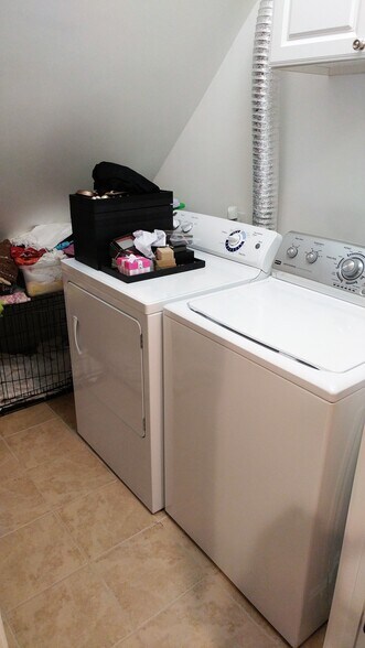 Building Photo - 83 Vernon St