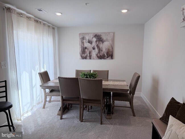 Building Photo - 2835 Bridgewater Dr