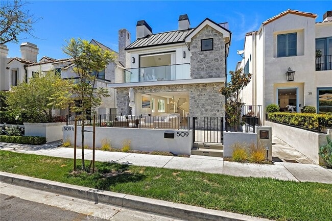 Building Photo - 509 Carnation Ave