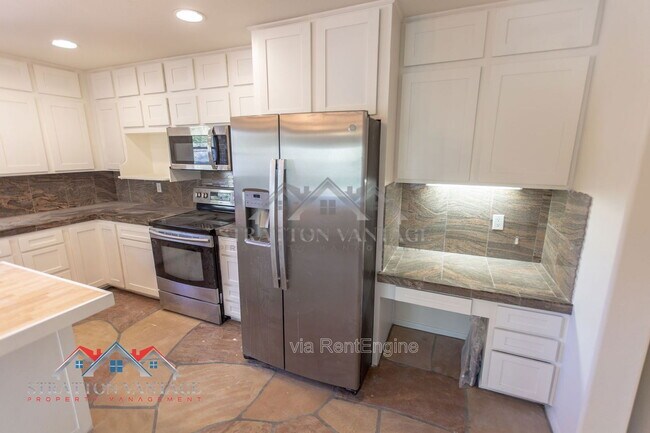 Building Photo - 4728 E Ron Rico Rd